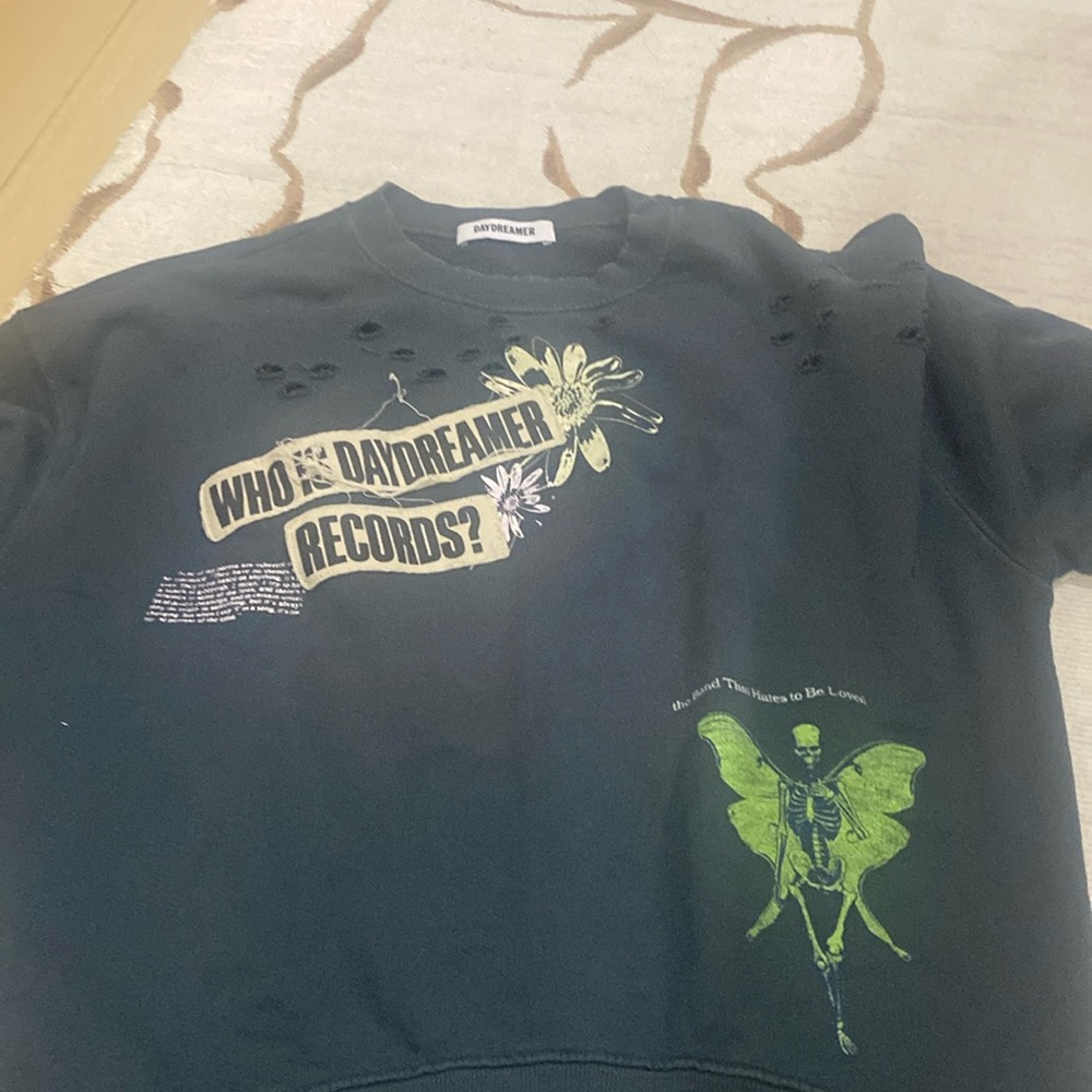 DAYDREAMER “WHO IS DAYDREAMER RECORDS?l crewneck